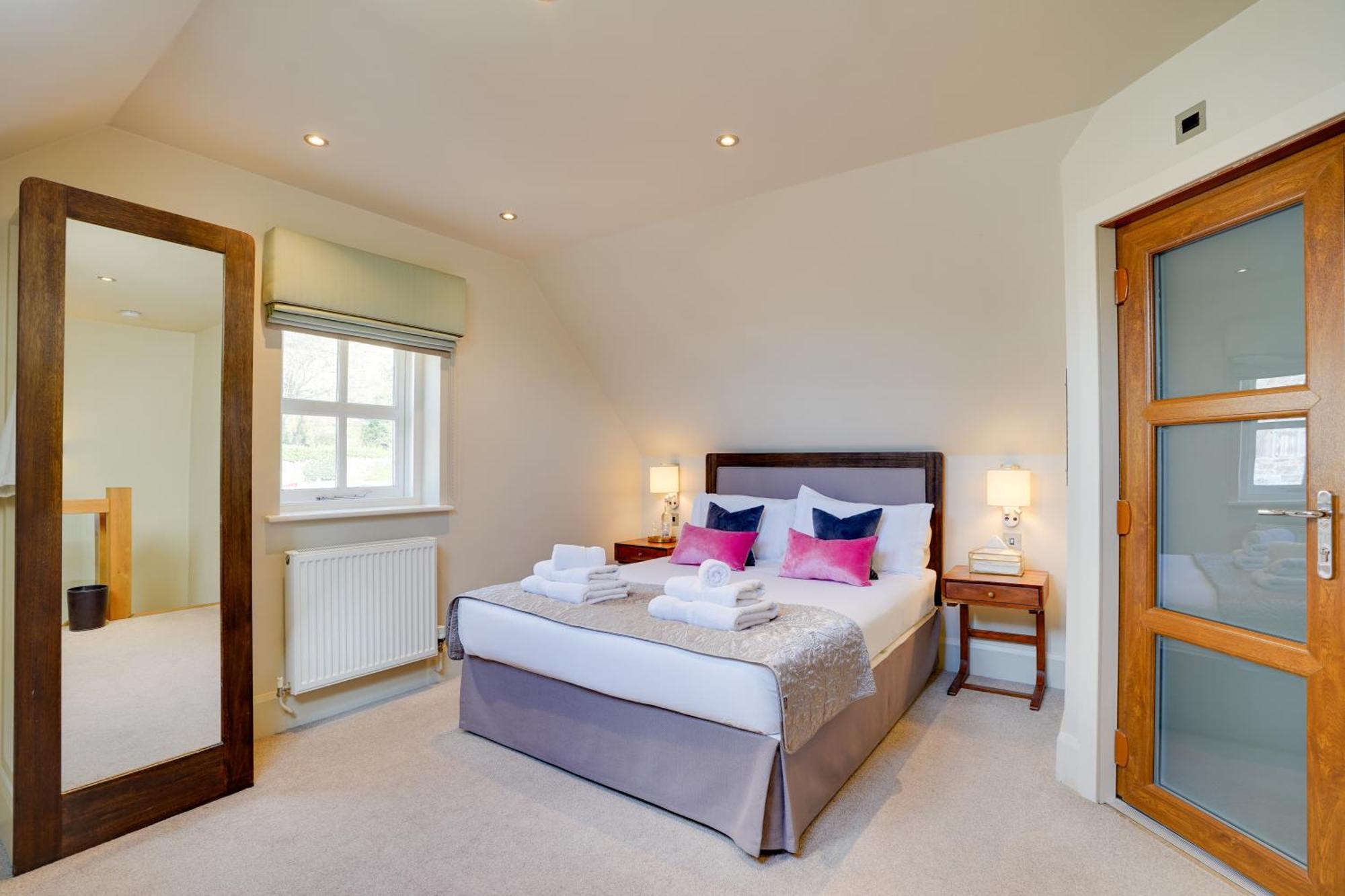 Garden Stable At Hallsteads: Luxury Stone Cottage, With Parking อัลน์มัธ ภายนอก รูปภาพ